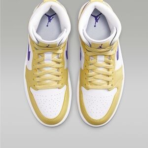 Air Jordan mid 1 women’s size 9.5